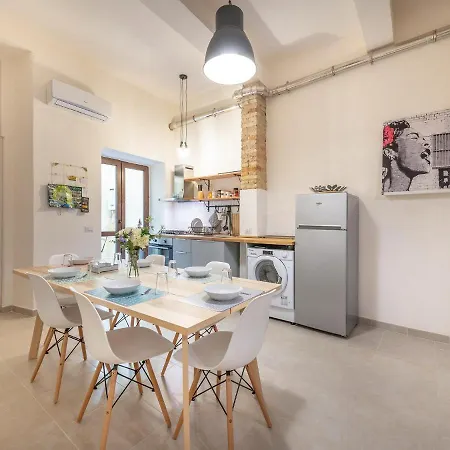Giardini 32 - Center House بيت للعطل